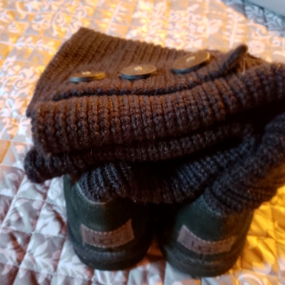 UGG's - Picture 4 of 4